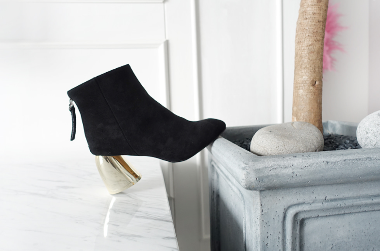 Suede point-heeled gold angle boots Daily look Coo
