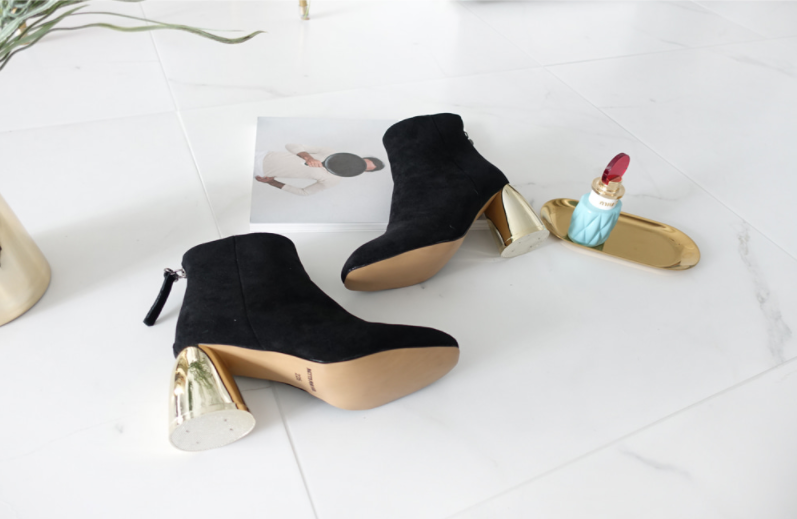 Suede point-heeled gold angle boots Daily look Coo