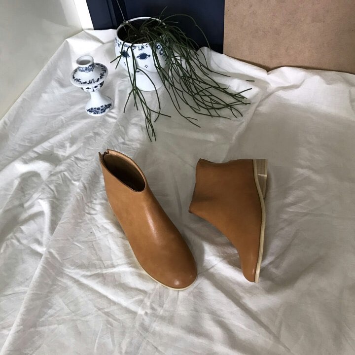 Basic low ankle boots Simple modern basic design C