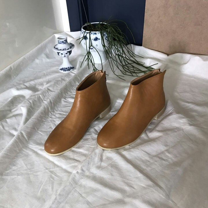 Basic low ankle boots Simple modern basic design C