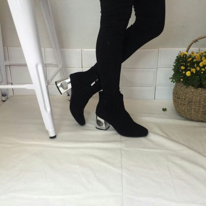 Slim metal heeled ankle boots Unique, clean and st