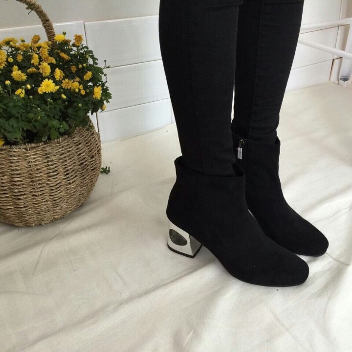 Slim metal heeled ankle boots Unique, clean and st