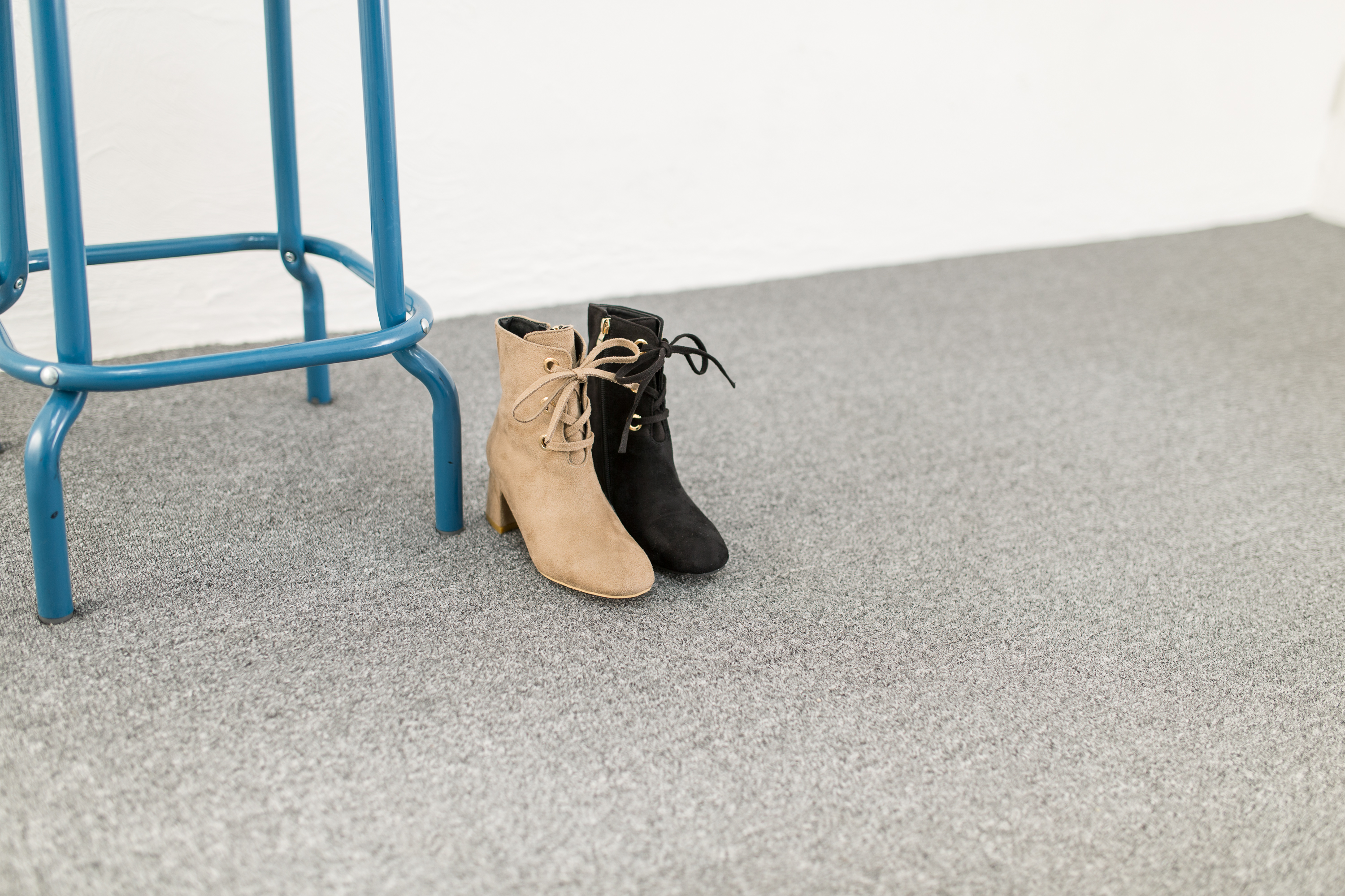 Sunglasses with Suede Angle Boots 6.0cm