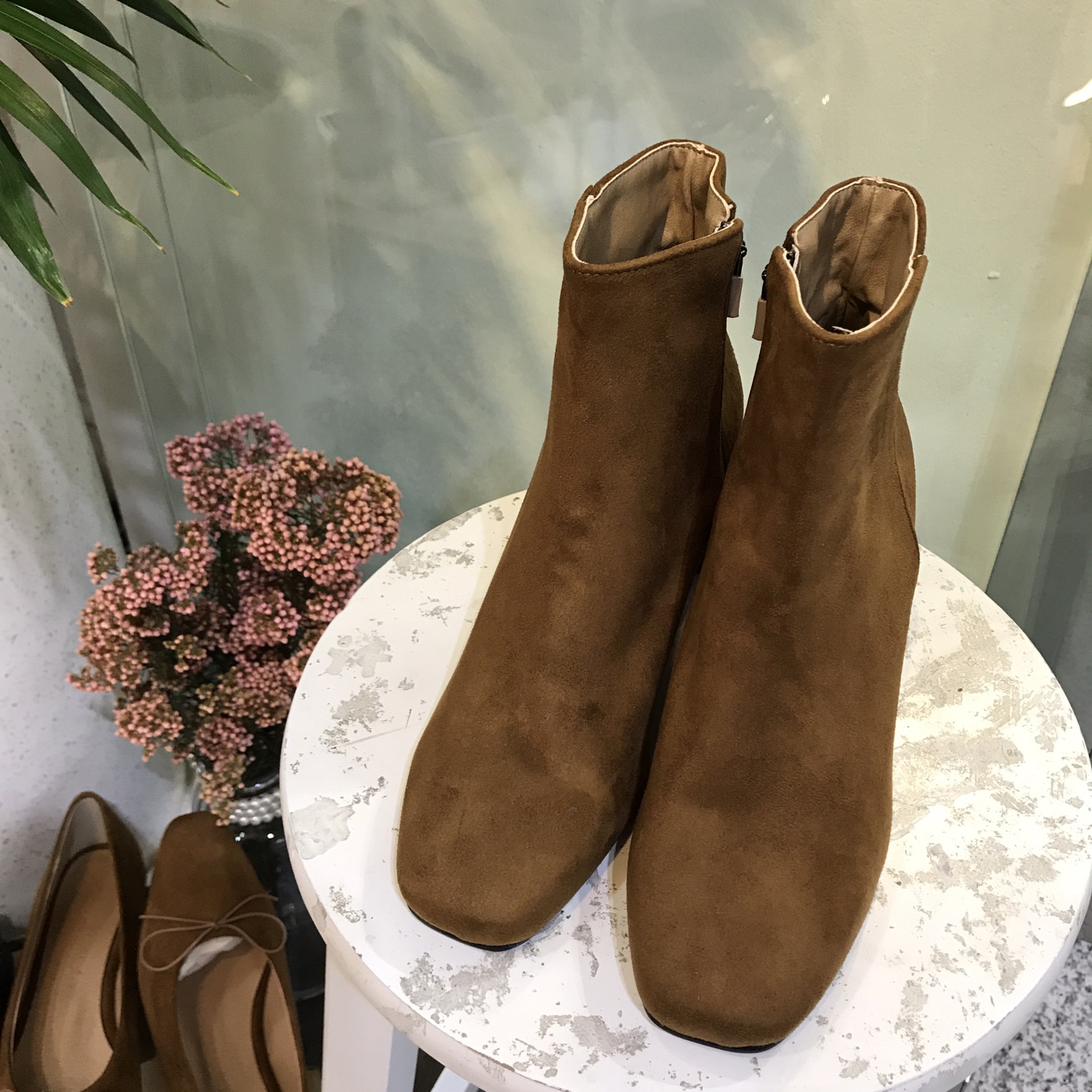 Comfortable, simple suede angle boots 2col 30s Wom