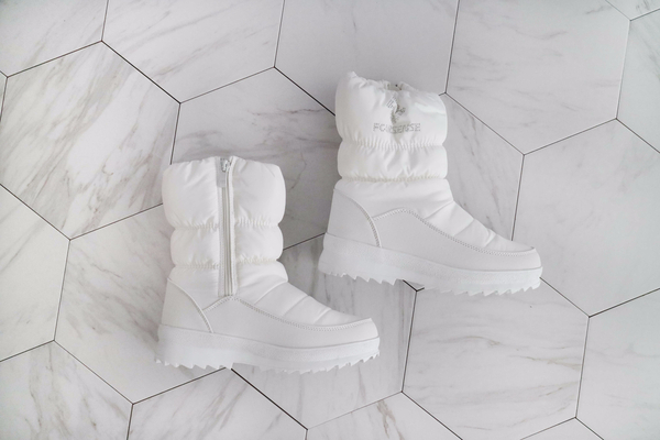 908_ Padded boots that will warm you up only to se