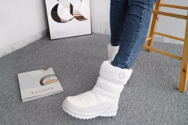 908_ Padded boots that will warm you up only to se
