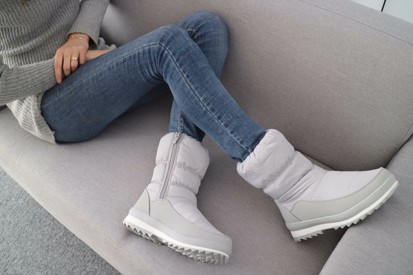 908_ Padded boots that will warm you up only to se