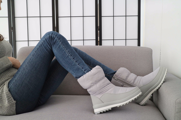 908_ Padded boots that will warm you up only to se