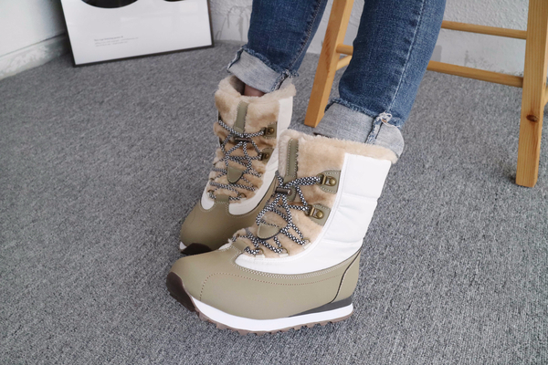 904_ Dezain with straps makes it even more stylish