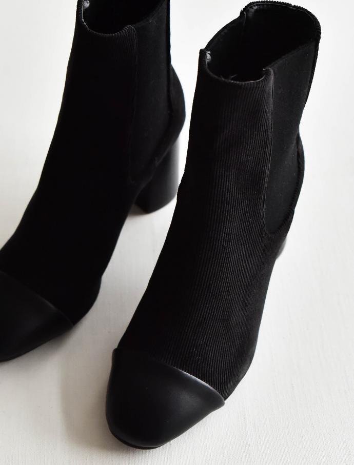 Colors Chelsea Ankle Boots Middle Hill Modern Styl