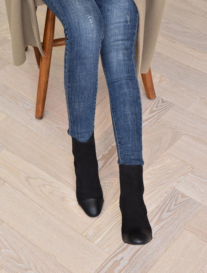 Colors Chelsea Ankle Boots Middle Hill Modern Styl