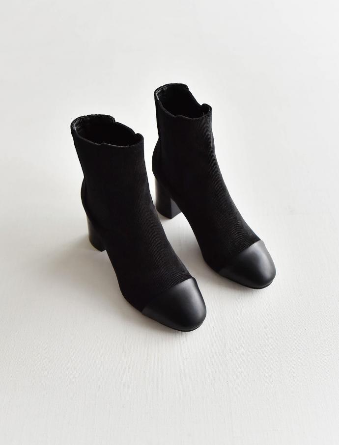 Colors Chelsea Ankle Boots Middle Hill Modern Styl