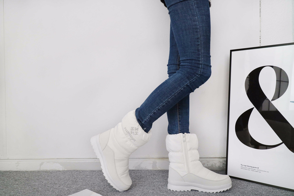 908_ Padded boots that will warm you up only to se