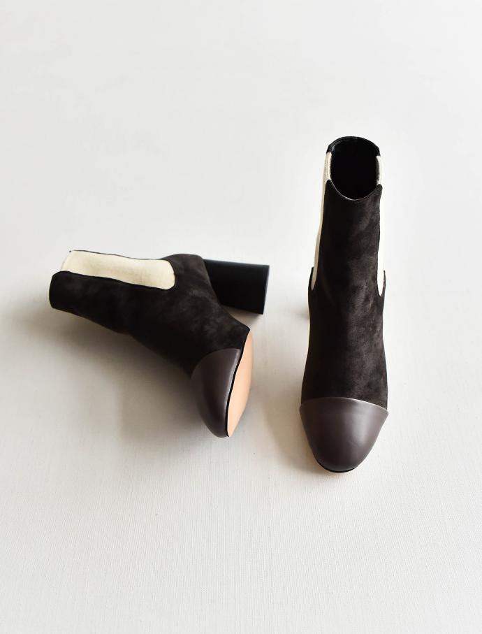 Colors Chelsea Ankle Boots Middle Hill Modern Styl