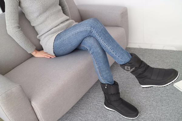 908_ Padded boots that will warm you up only to se