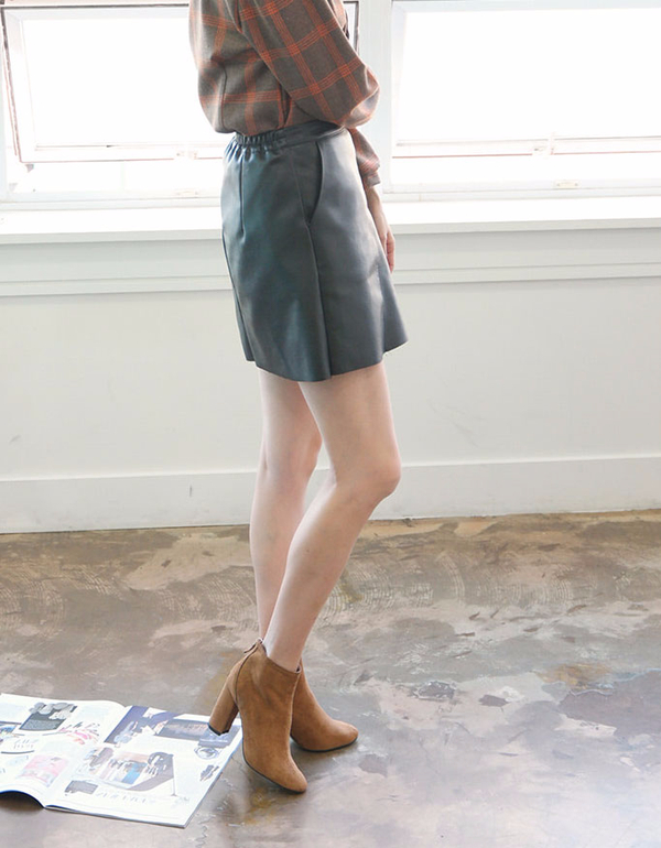 RN 7179 Suede high heel ankle boots A woman in her