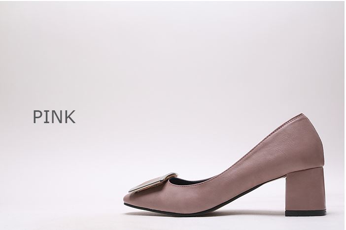 Roger Bibi's Middel Hill Pumps Square Ornament 