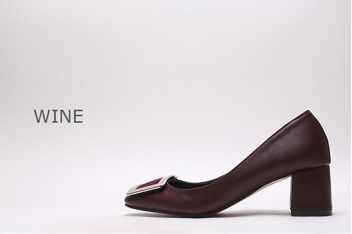 Roger Bibi's Middel Hill Pumps Square Ornament 